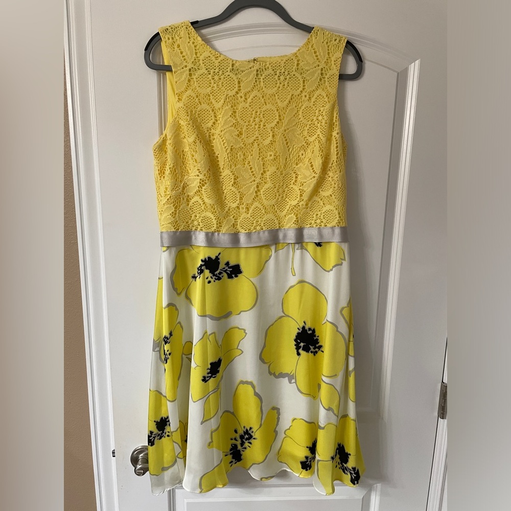 Studio One NY Ladies size 16 yellow lace dress with floral skirt. LIKE NEW.